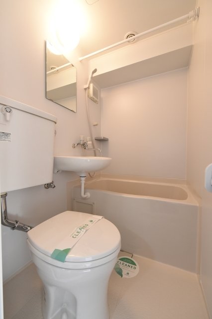 清潔感のあるユニットバス。