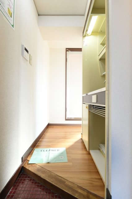 玄関からの様子はこんな感じ。