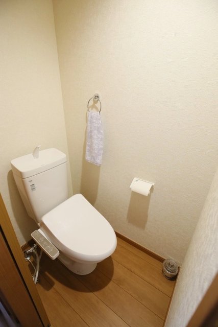 清潔感のあるトイレは、ウォシュレット付きです。
家具・小物はイメージです