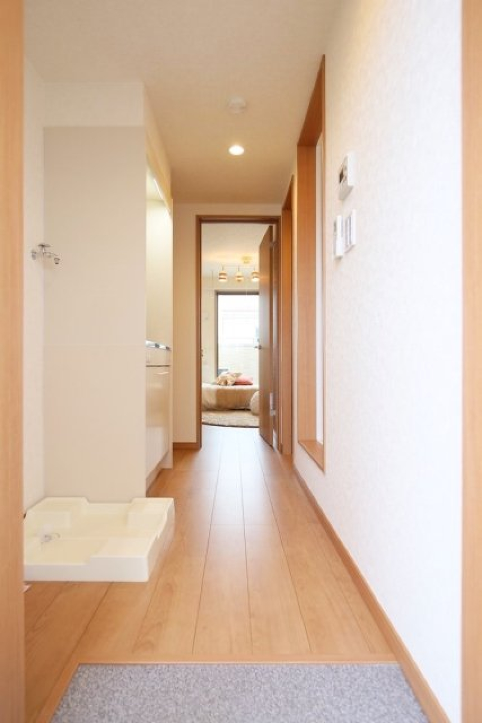 玄関からの様子です。