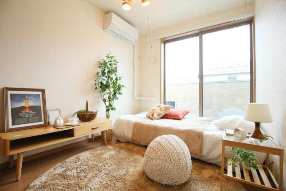 昔ながらの学生街が広がる江古田駅から徒歩約８分の１Kです。

※家具・小物はイメージです