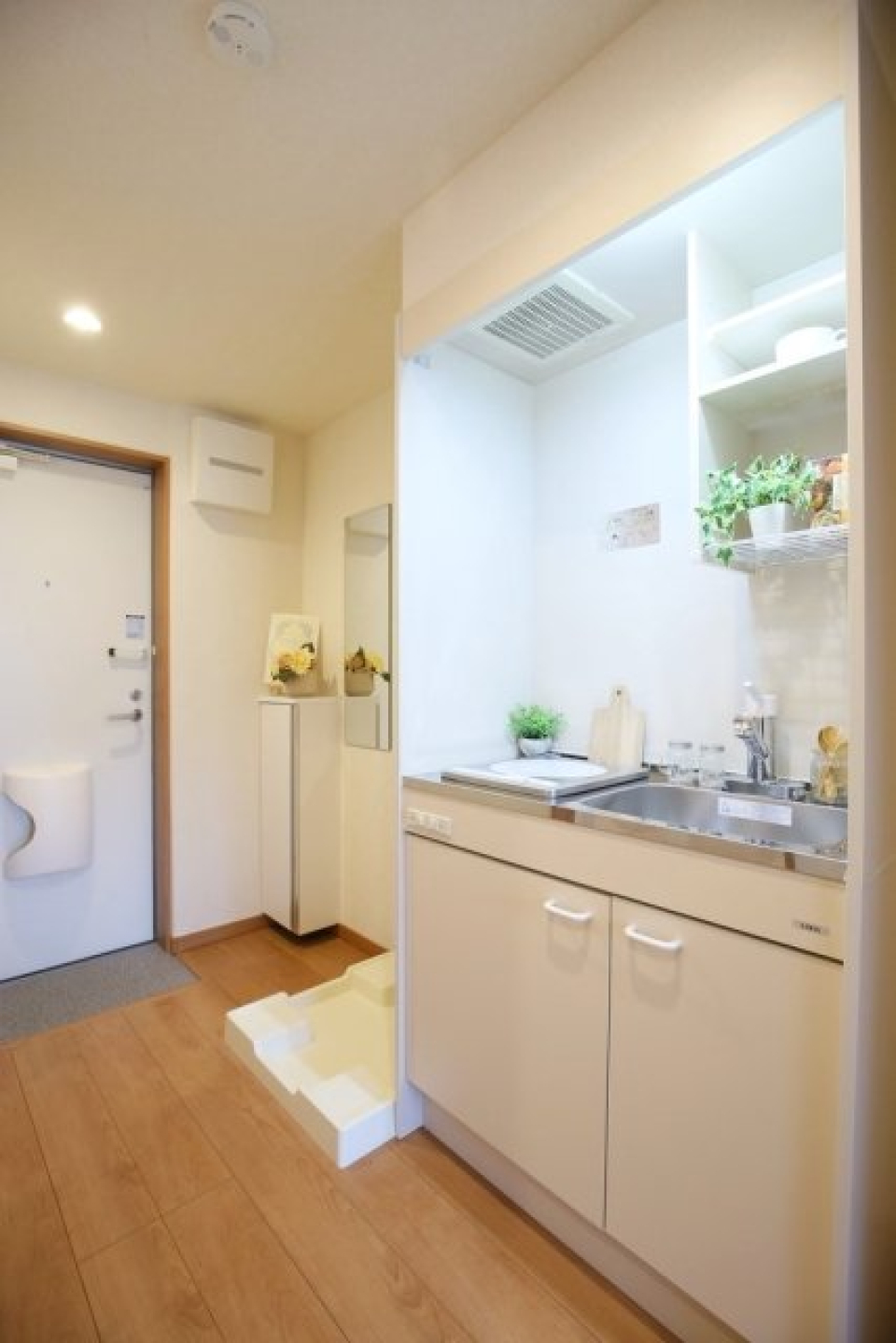 キッチンをそっと遠くから見るとこんな感じ。

※家具・小物はイメージです