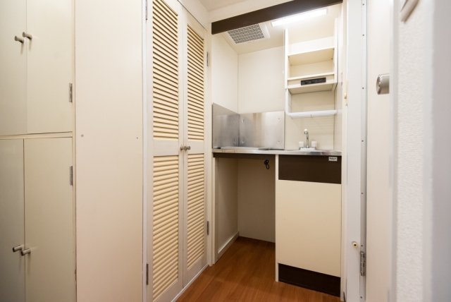 キッチンの隣には扉があり、開けてみると&hellip;