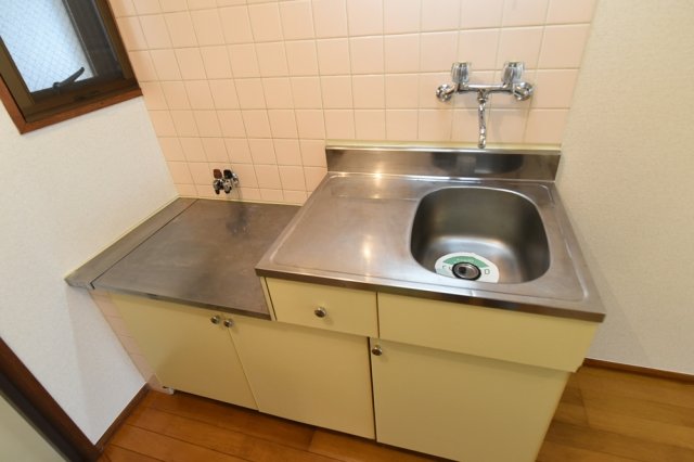 サイドに小窓がついているので、お料理失敗しても匂いはごまかせるかもしれません。
ガスコンロ設置可です。