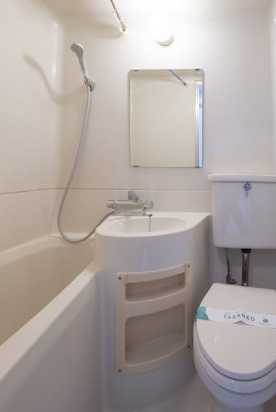 洗面台、トイレ、浴室がギュッとまとまっています。