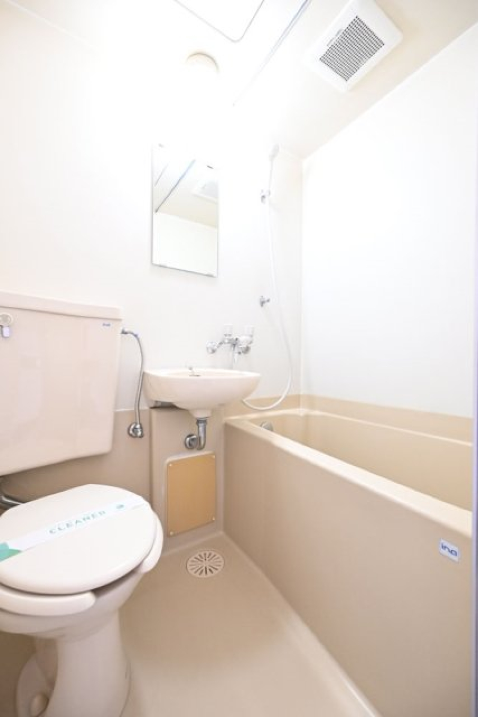 ユニットバスはシンプルな造りになっています。