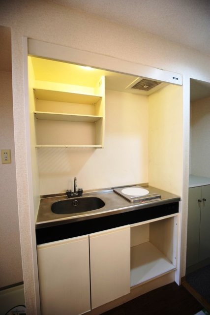 キッチンはシンプルな造りです。