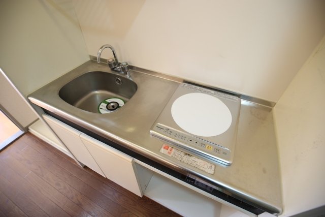 1口のIHコンロ付きです。