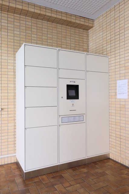 嬉しい宅配BOX付きです。