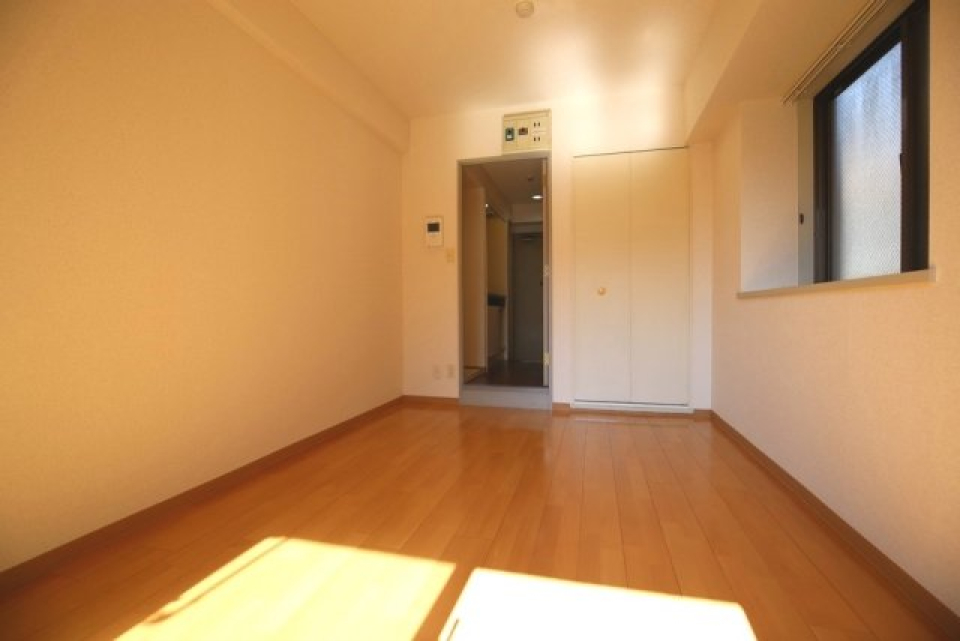 クローゼット・出窓が付いています。