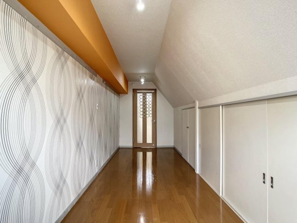 初見で圧倒される珍しいカタチ！実は洋室も廊下も五角形になっているんです。