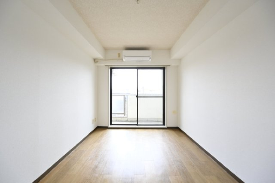 東向きの洋室です。