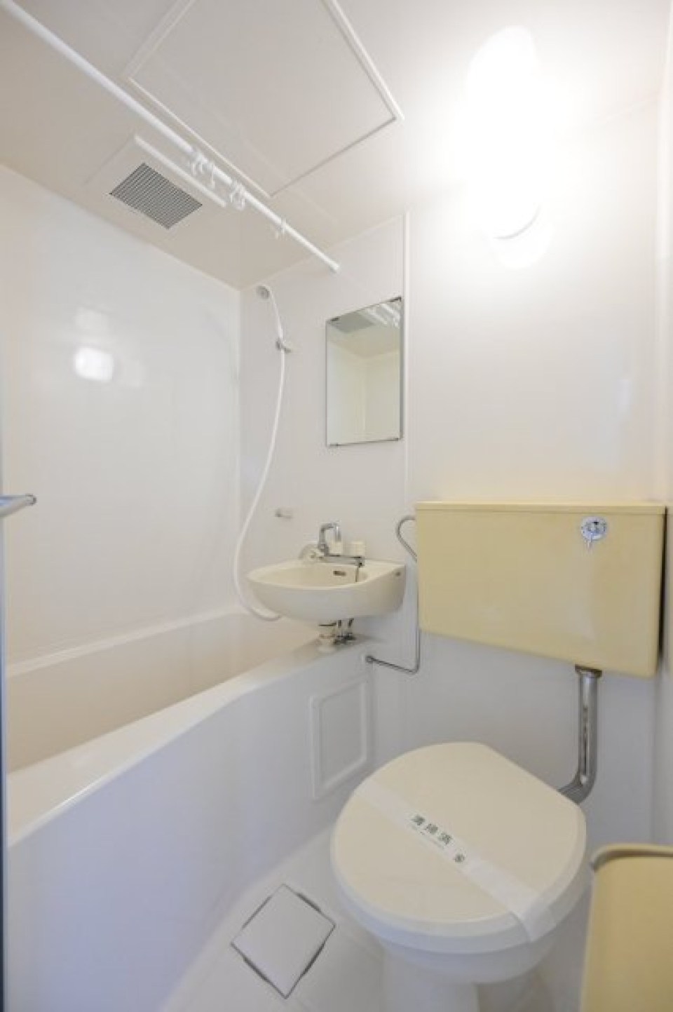 水回りの浴室、洗面台、トイレはギュッとまとまっています。