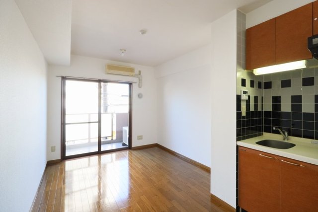 タイルデザインが可愛らしいキッチンです。