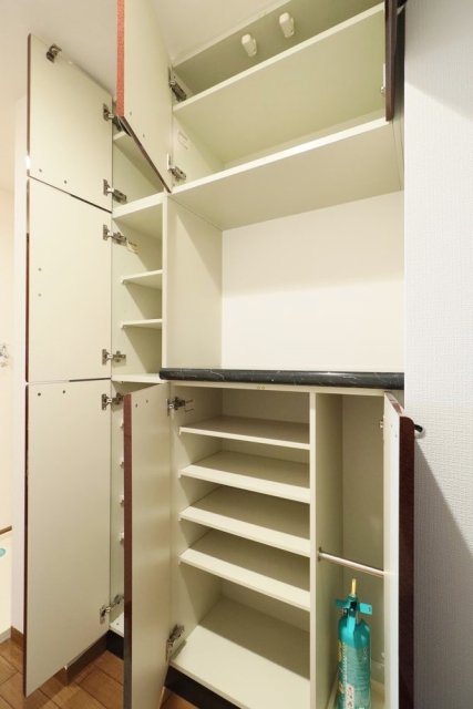 シューズボックスはゆとりのあるサイズです。