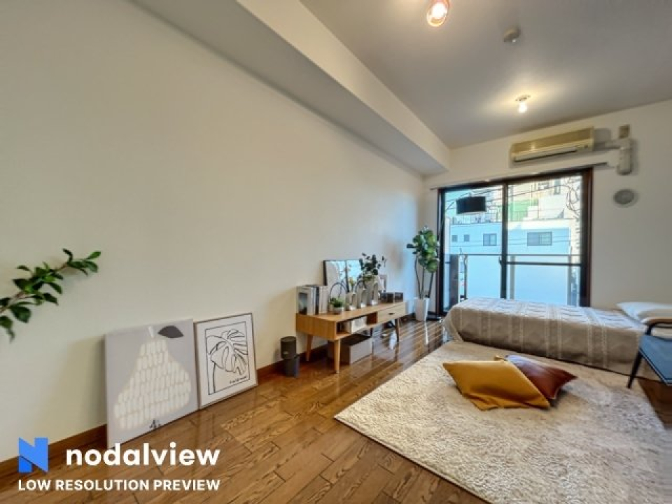 南東向きで自然光も取り入れやすそうです。※家具・小物はイメージです