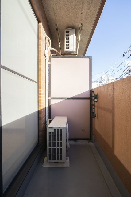 太陽の光を浴びながらバルコニーで時間を過ごしたい。