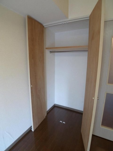 嬉しいクローゼット付きです。