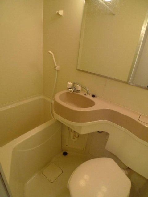 お掃除が楽な3点ユニットバスです。