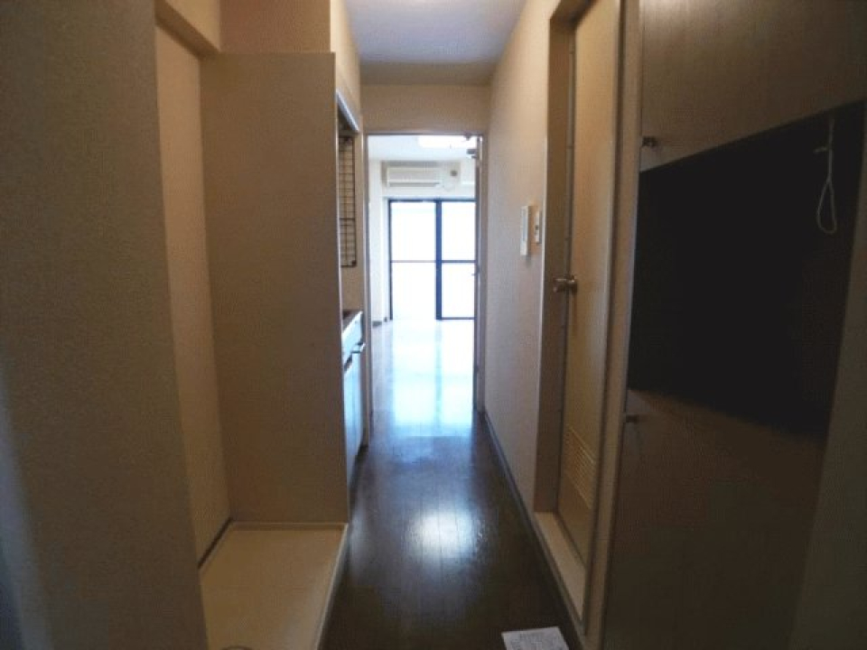 玄関からの様子です。