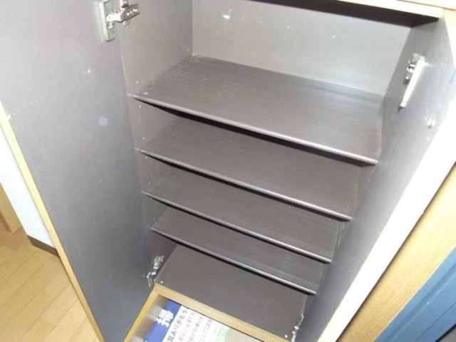 靴入が付いています。