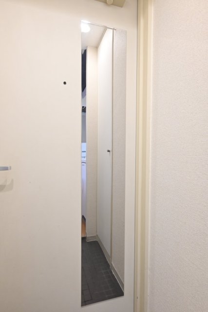 姿見があるので、お出かけ前にチェックしやすいです。