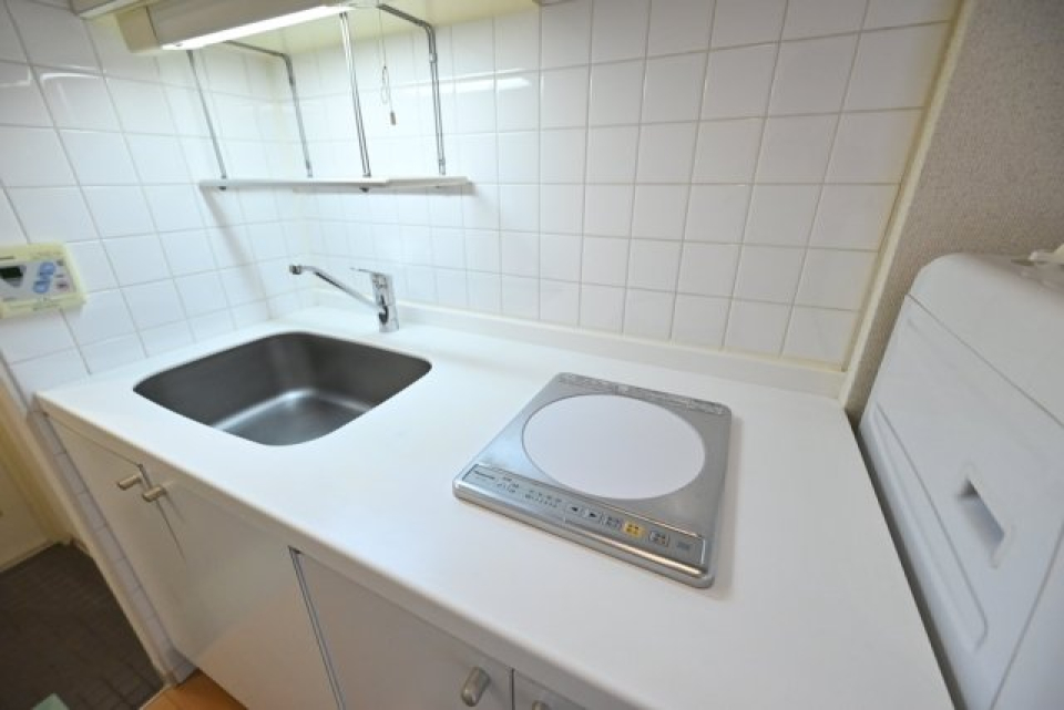 1口IHコンロ。お掃除がしやすそうなのが良いですよね。