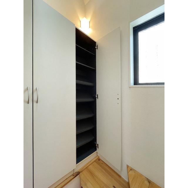 玄関のシューズボックスはこちら。