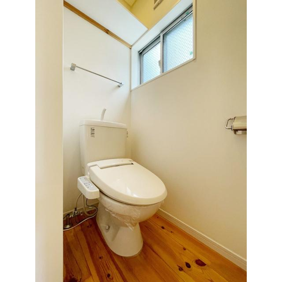 トイレにも小窓があるのは嬉しい。