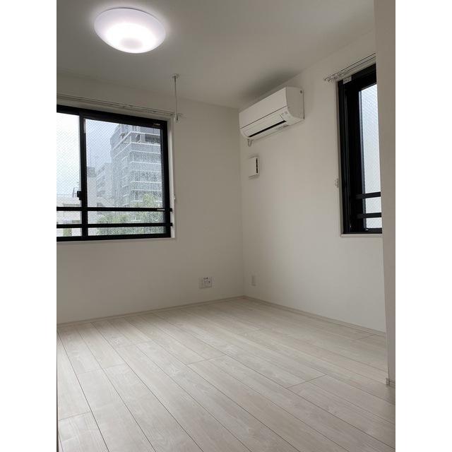 8.8帖のリビングダイニングです。