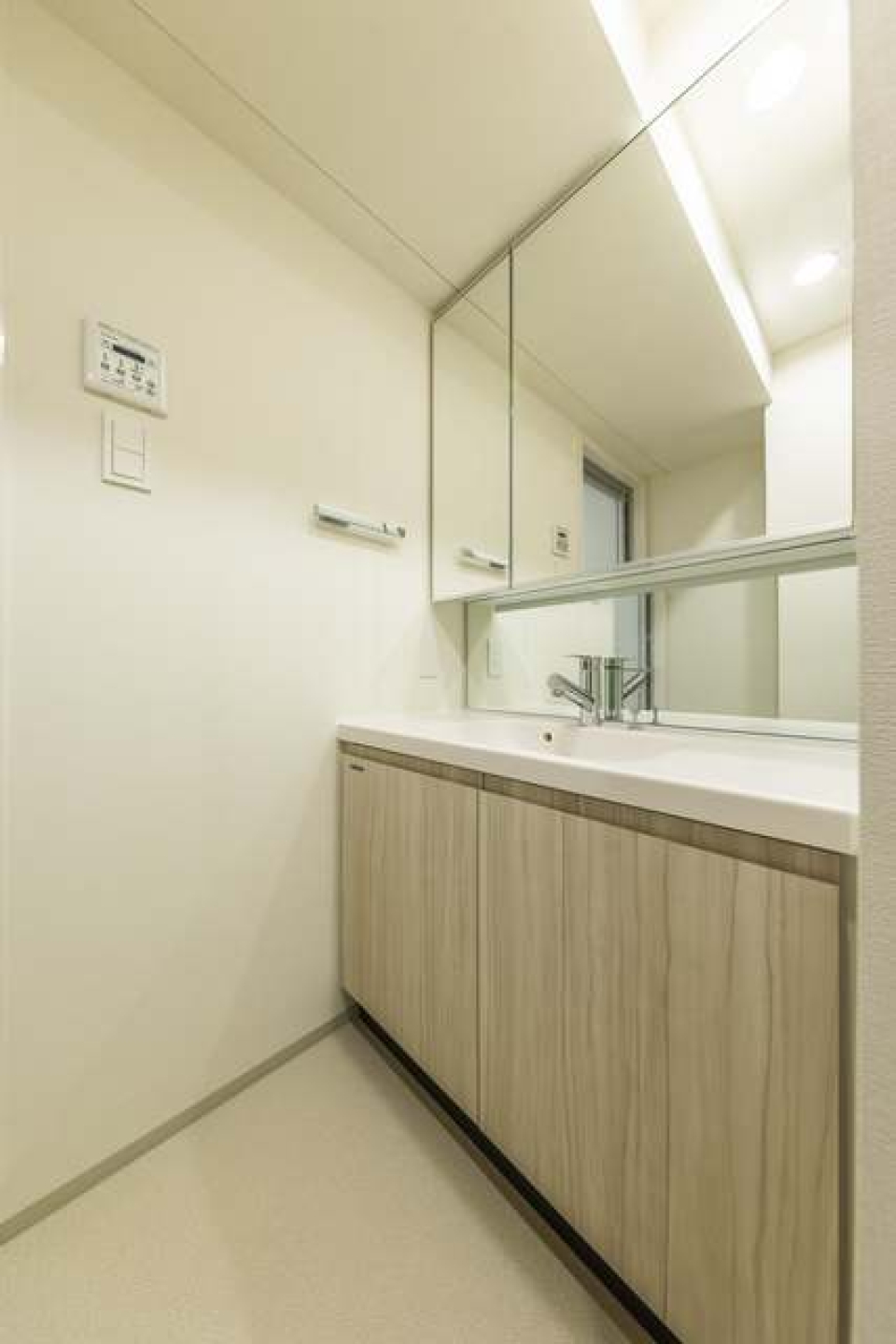 広々とした独立洗面台です。
※写真は同タイプ住戸です。