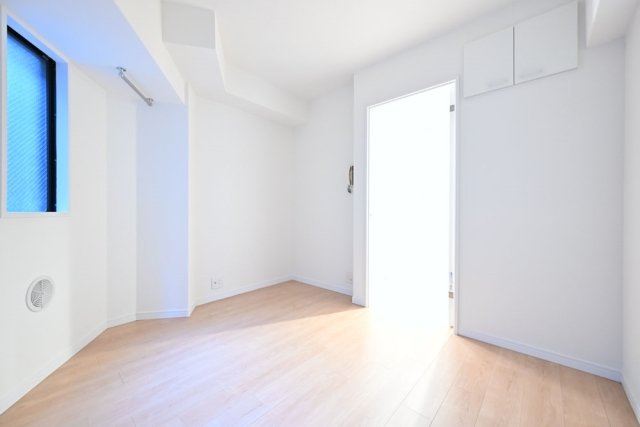 左手上部にハンガーパイプが付いています。