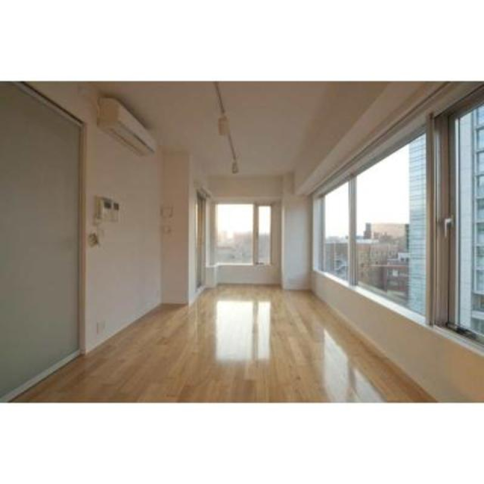 北と西はほぼ窓！柔らかな光が広がります。※写真は同タイプ住戸です。