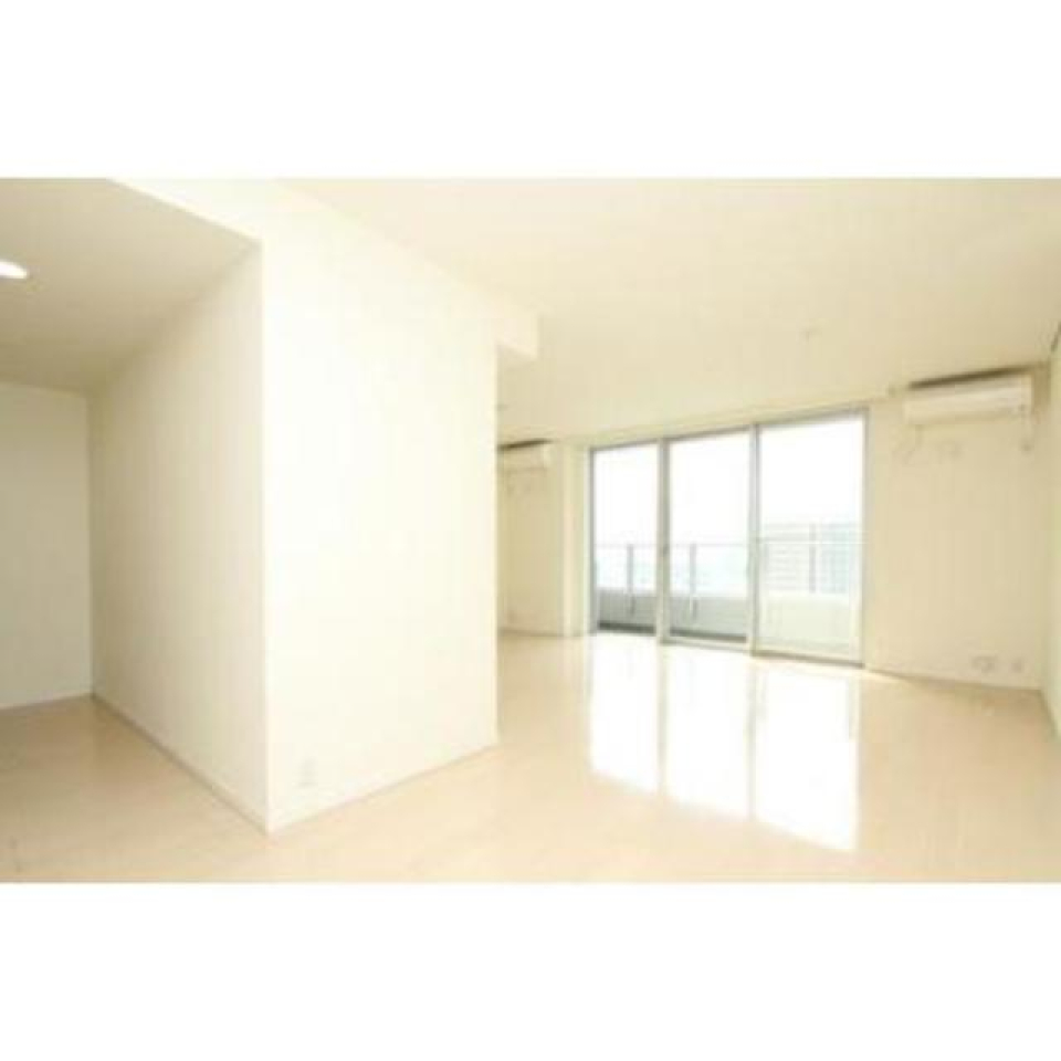 17帖もある1Kのお部屋。
エアコンも２台ついています。広々としていて快適に過ごせるお部屋です。

※写真は同タイプ住戸です。