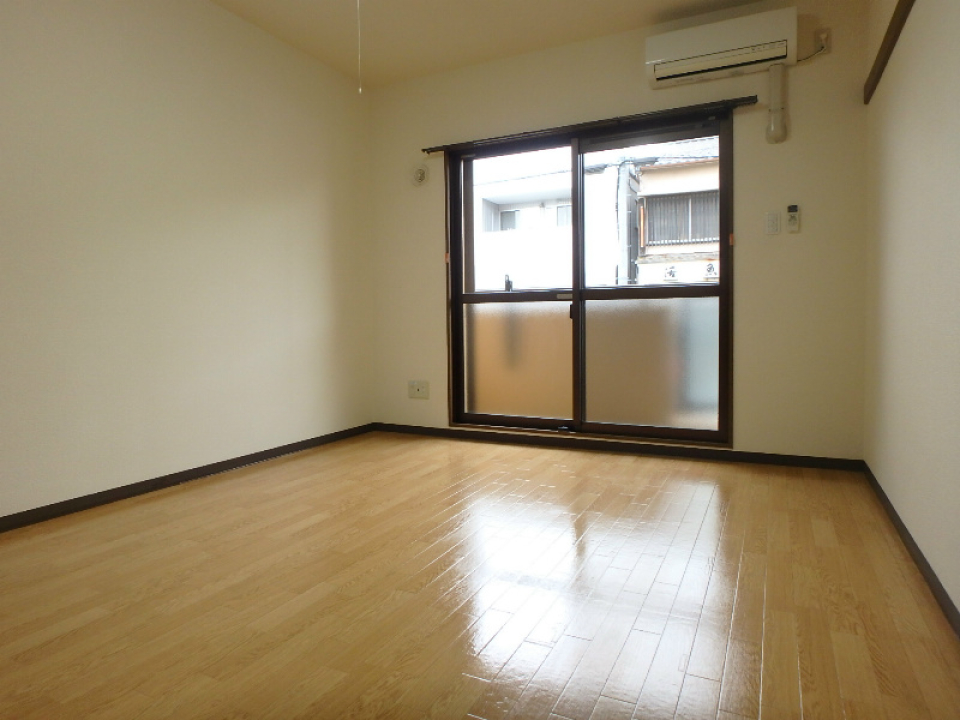 リビングには大きな窓