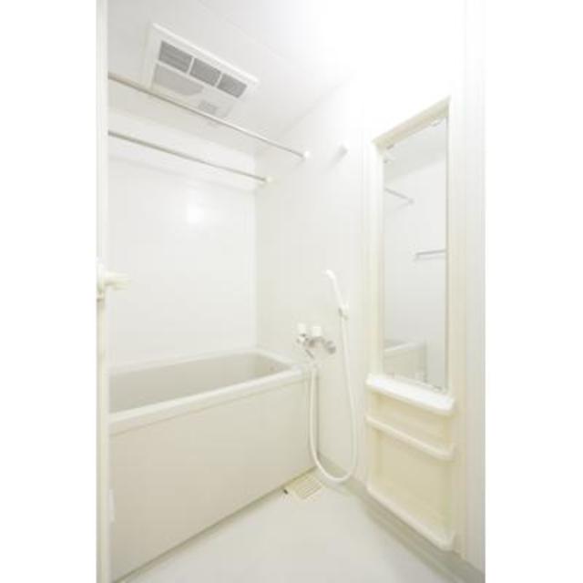 浴室です。シンプルな造りです。
※写真は同タイプ住戸です。