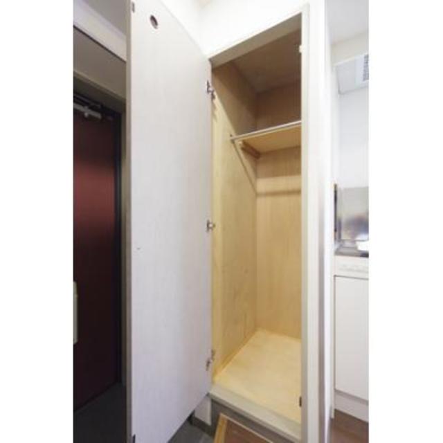 玄関にも収納が付いています。
※写真は同タイプ住戸です。