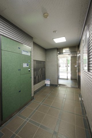 嬉しい宅配ボックス付きです。