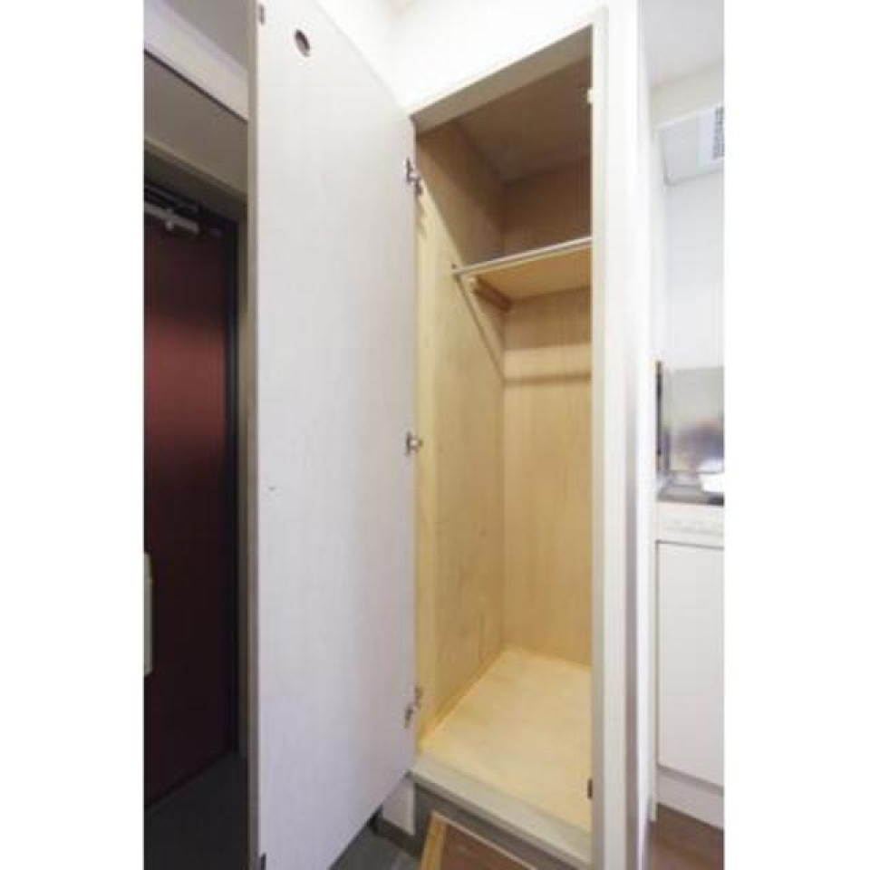 玄関にも収納が付いています。
※写真は同タイプ住戸です。