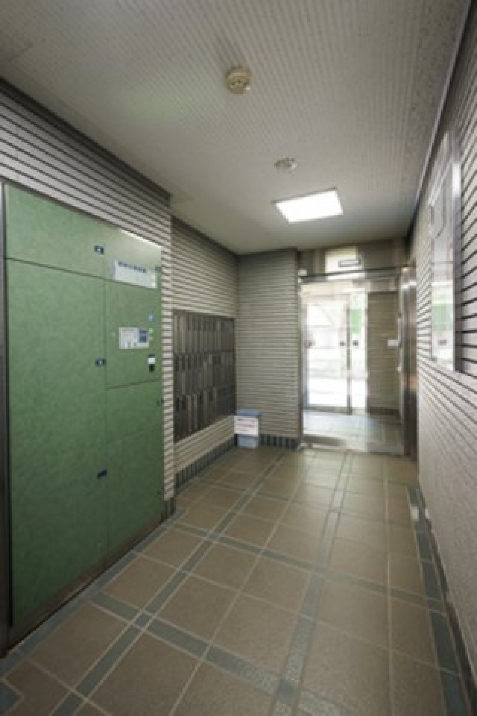 嬉しい宅配ボックス付きです。