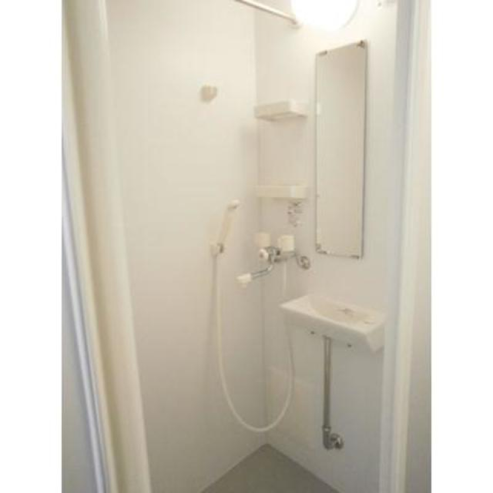 シャワータイプの浴室です。※写真は同タイプ住戸です。