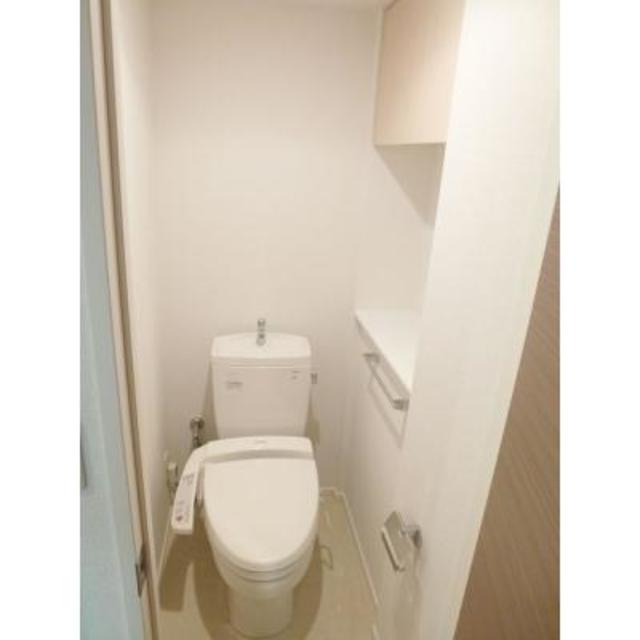 清潔感のあるトイレはウォシュレット付きです。
※写真は同タイプ住戸です。