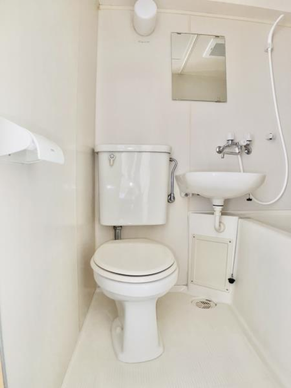 お掃除が楽な3点ユニットバスです。