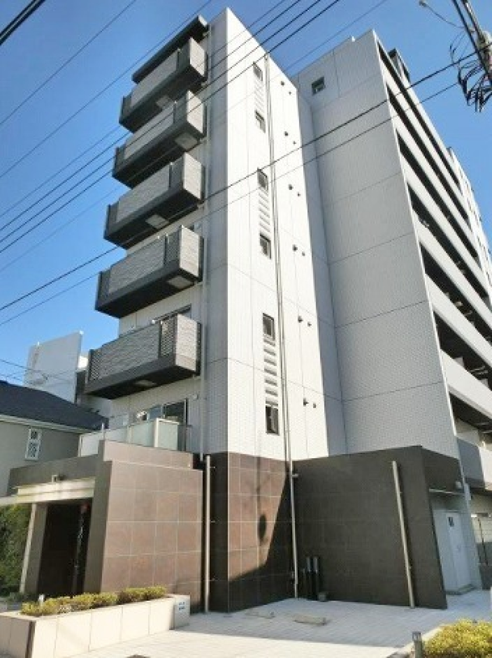 ９階建ての建物の１階にあるお部屋です。