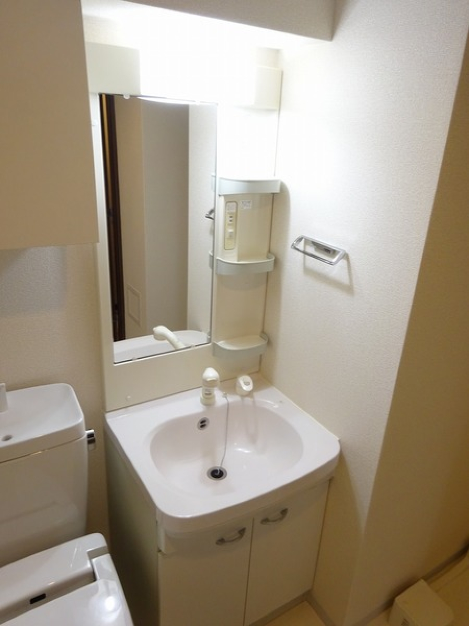 タオル掛けがシルバーなところがおちょっとおしゃれ。