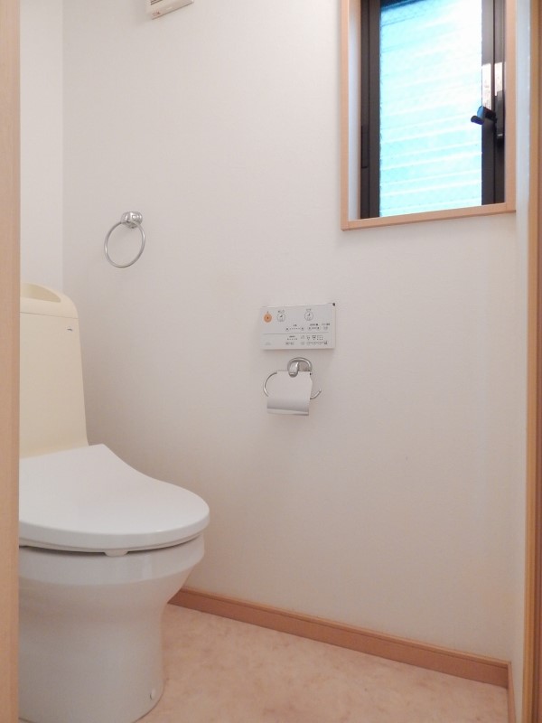 トイレに小窓が付いていて換気やしやすそうです。