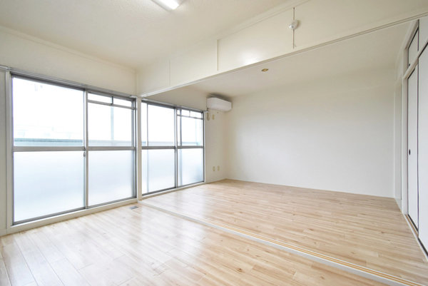 ダイニングキッチンです。2DKの間取りで、4.5帖と6帖の洋室があります。
※ビレッジハウスの同一物件・同一タイプの間取りの写真です