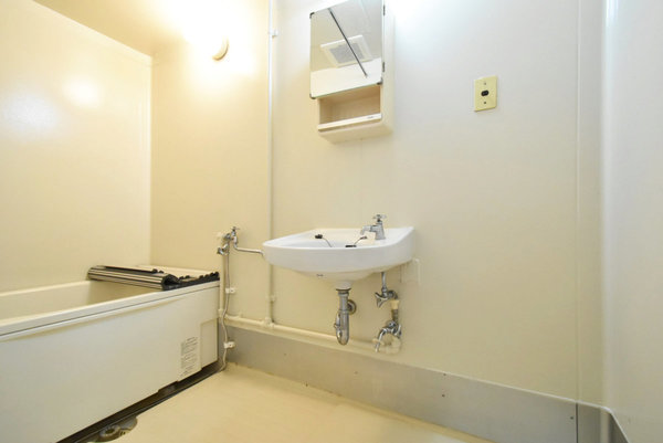 2点ユニットバス
※ビレッジハウスの同一物件・同一タイプの間取りの写真です