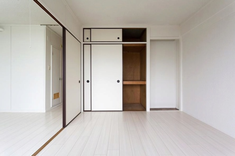 6帖の洋室には押し入れが付いています。
※ビレッジハウスの同一物件・同一タイプの間取りの写真です