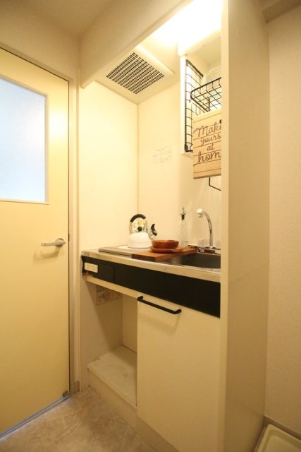 コンパクトなキッチンです※家具･小物はイメージです※